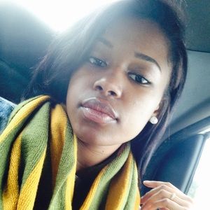 Meet your Posher, Kayla