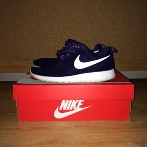 Navy blue roshe run shoes