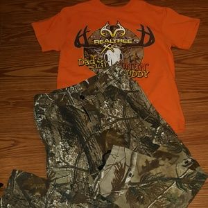 Real tree shirt & camouflage pants
