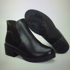 NWOT FAUX LEATHER CHELSEA BOOTS