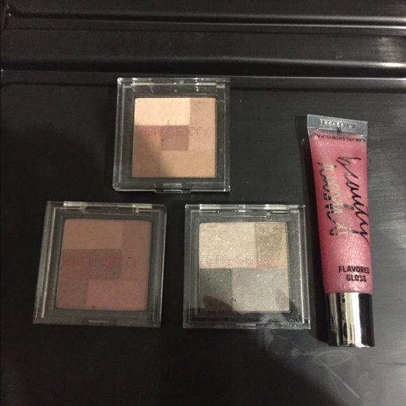 Victoria Secrets makeup bundle