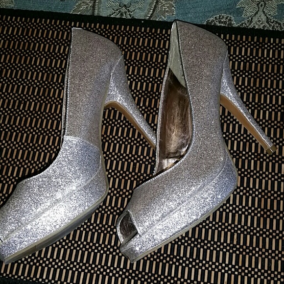 Additional pictures of Steve Madden Pumps - Picture 2 of 4