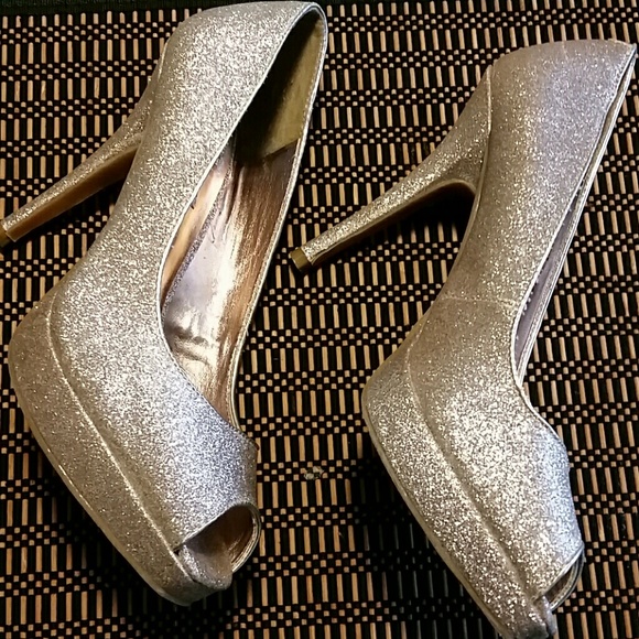 Additional pictures of Steve Madden Pumps - Picture 3 of 4