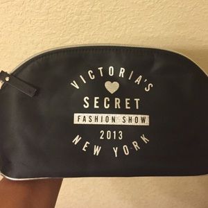 VS MAKEUP BAG