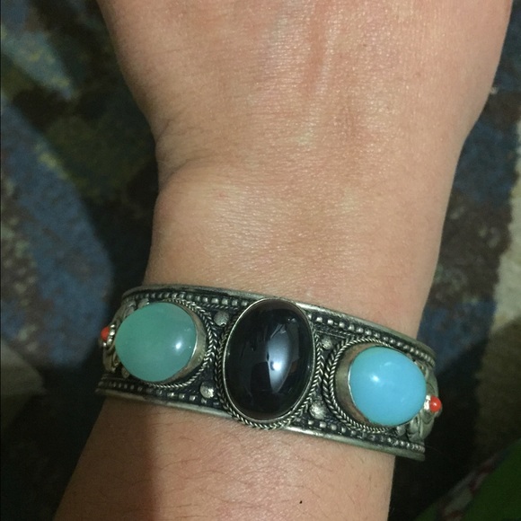 Blue tone bracelet