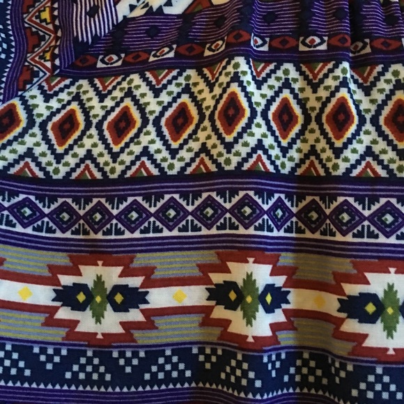 Sweet Claire - Tribal on/off-shoulder top - Picture 3 of 7