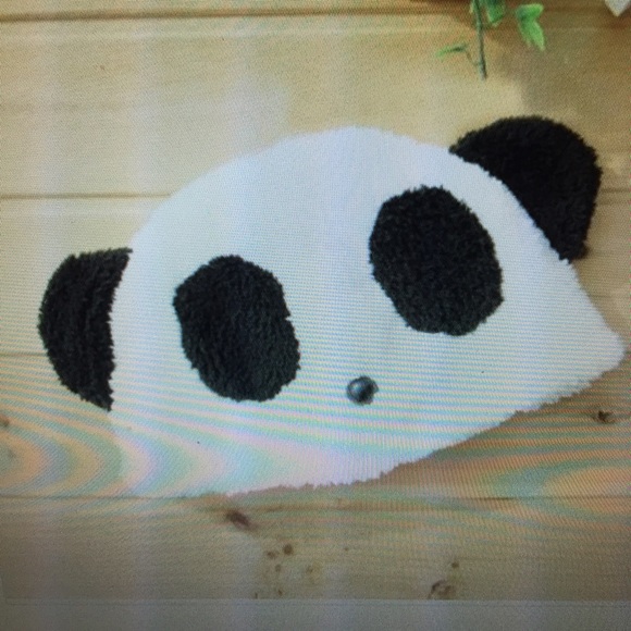 🆕 super soft panda hat❤️worn at Macy's day parade - Picture 2 of 4