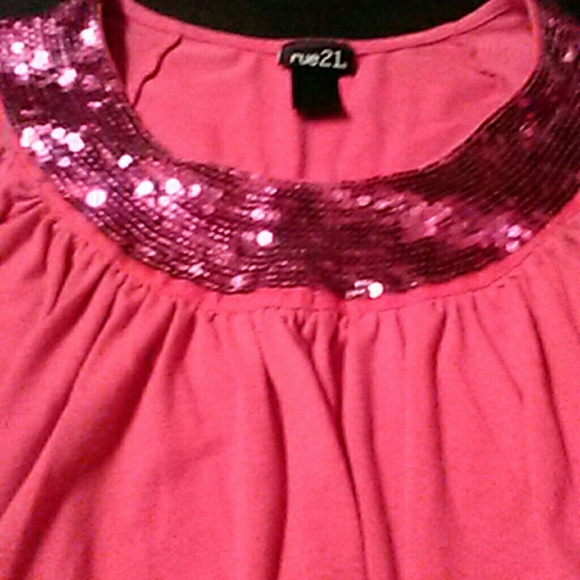 Pink top - Picture 2 of 3