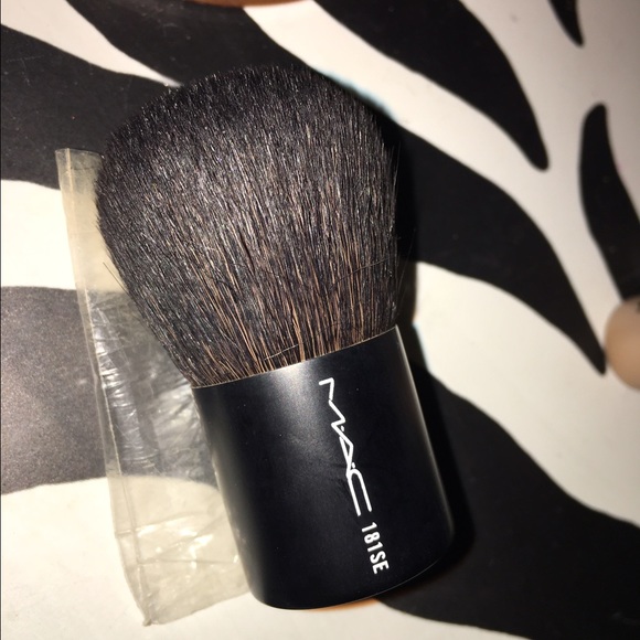MAC kabuki brush used 1x