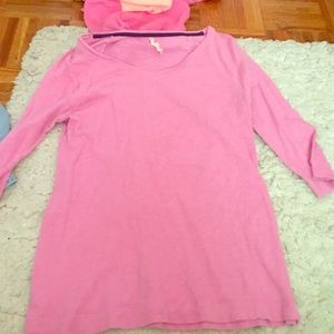 A elbow length pink, plain shirt