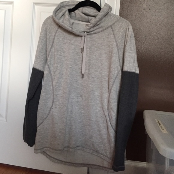 Zella Tops - Zella color block sweatshirt scoop hem worn 2x