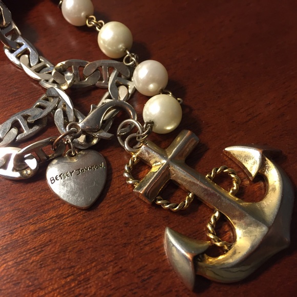 ‼️SOLD‼️ Anchor and pearl Betsey Johnson necklace - Picture 2 of 4