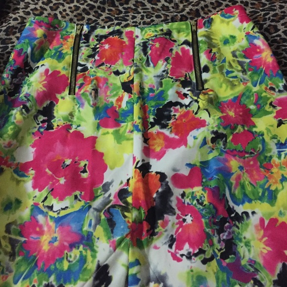 Floral skirt - Picture 2 of 4