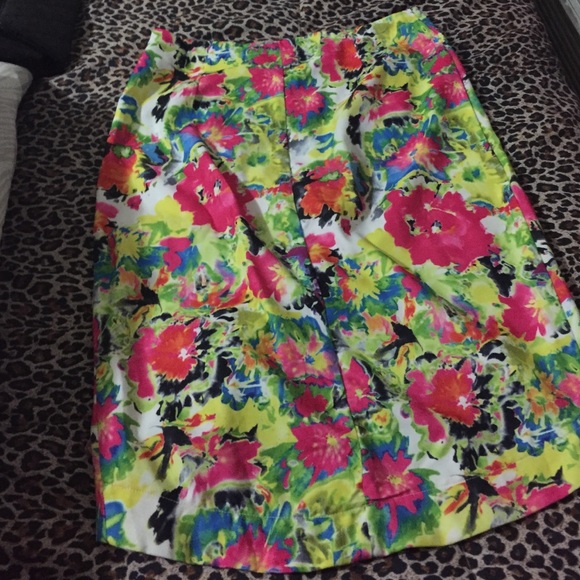 Floral skirt - Picture 3 of 4