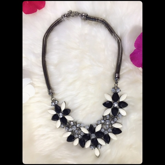 REORDER: Black & White Statement Necklace - Picture 2 of 4