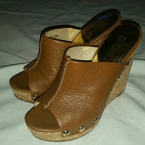 Michael Kors Tan Belinda Wedge Sandals Size 4M