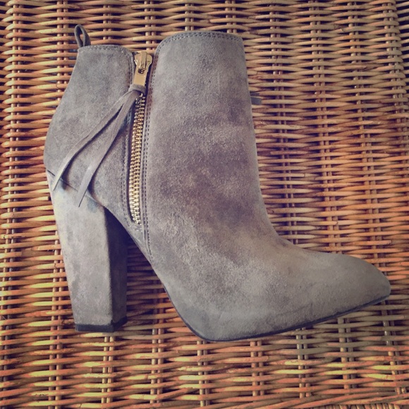 🔥PROCE DROP🔥 STEVE MADDEN SUEDE TAUPE BOOTIE