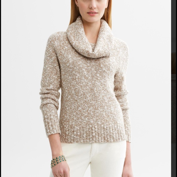 Banana Republic Sweaters - ❤️Beige Marled Cowl Neck Pullover size XS❤️