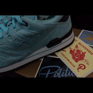 Sneaker Politics x Saucony Courageous size 8.5
