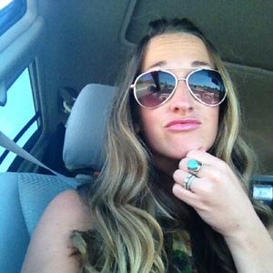 Meet your Posher, Brooke