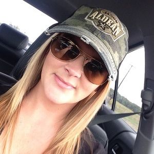 Meet your Posher, Crystal