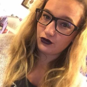 Meet your Posher, Caitlin