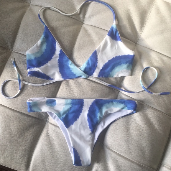 Surfing Bikini w/ Cheeky Bottom String Tie