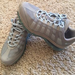 Nike air max sz 9.5- women's