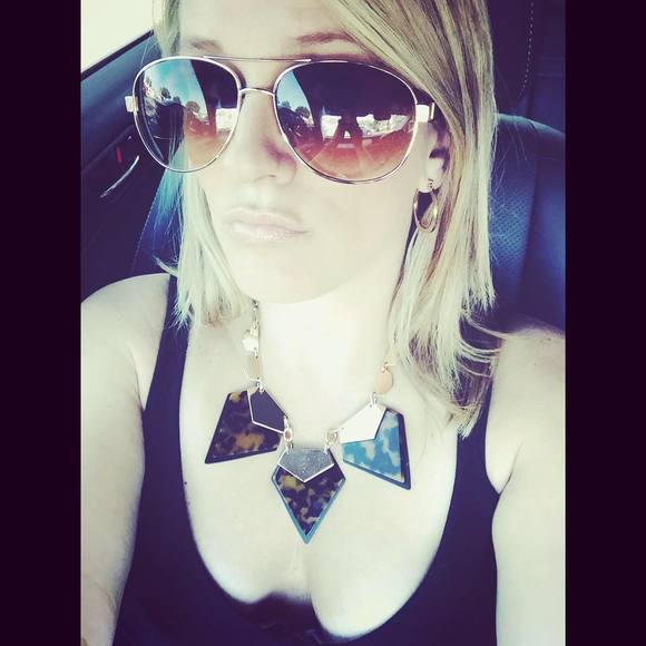 Meet your Posher, Melissa