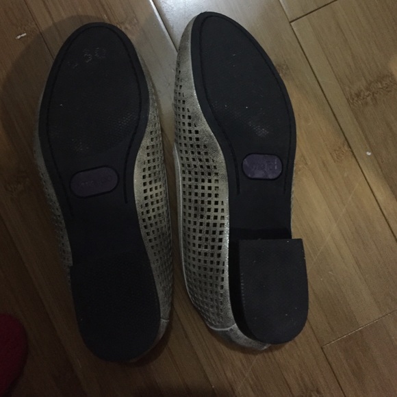 Gold flats - Picture 2 of 4