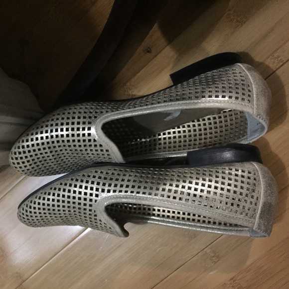 Gold flats - Picture 3 of 4