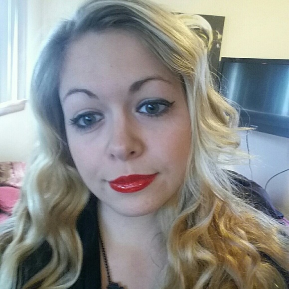 Meet your Posher, Tiffany - Picture 1 of 1