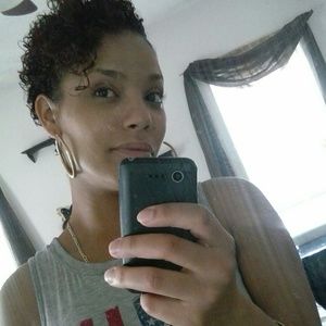 Meet your Posher, Leigha