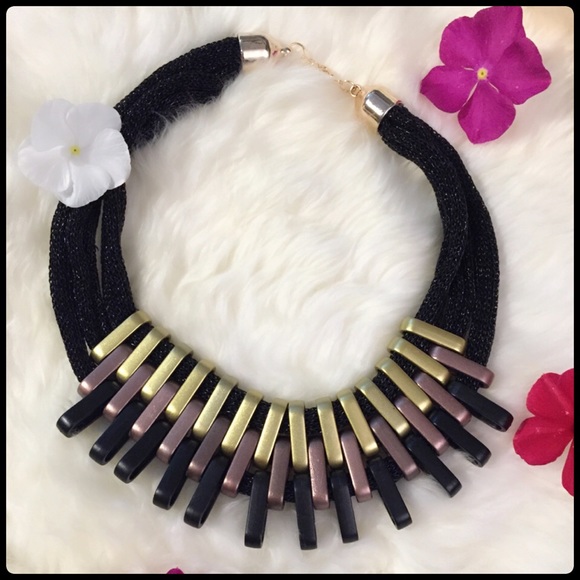 Sensational Statement Necklace - Picture 2 of 5