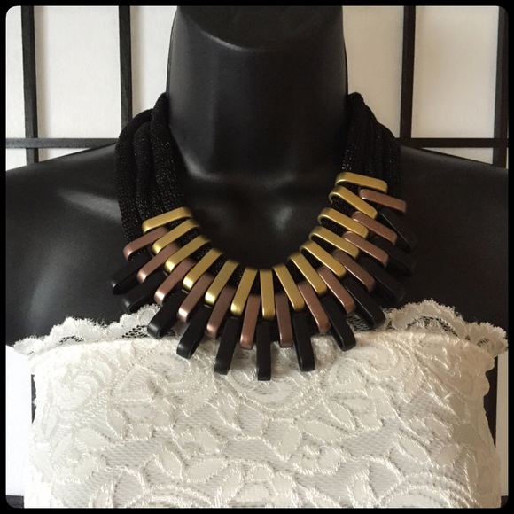 Sensational Statement Necklace - Picture 4 of 5