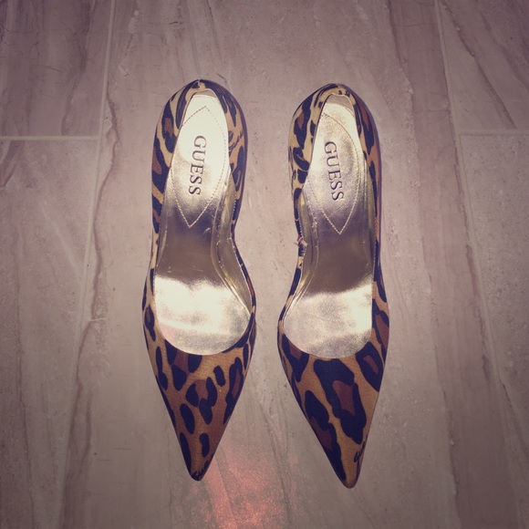 Guess 7.5 heels leopard print