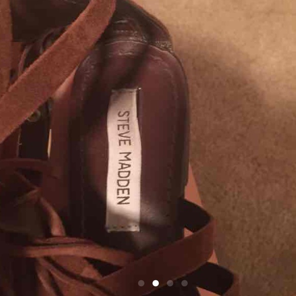 Tall brown fringe Steve Madden gladiators - Picture 2 of 4