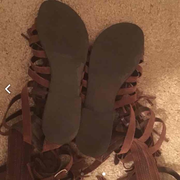 Tall brown fringe Steve Madden gladiators - Picture 4 of 4