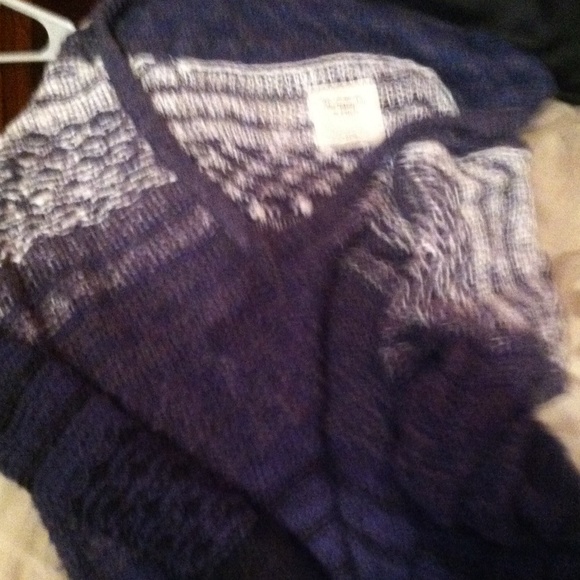 Abercrombie and Fitch sweater - Picture 1 of 1