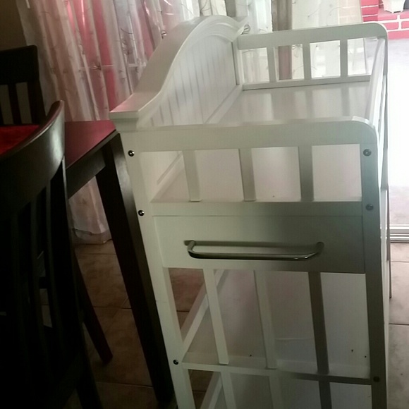 Baby changing table - Picture 2 of 4