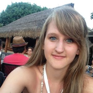 Meet your Posher, Kayla