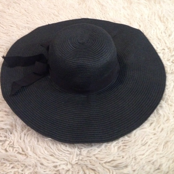 Floppy sun hat