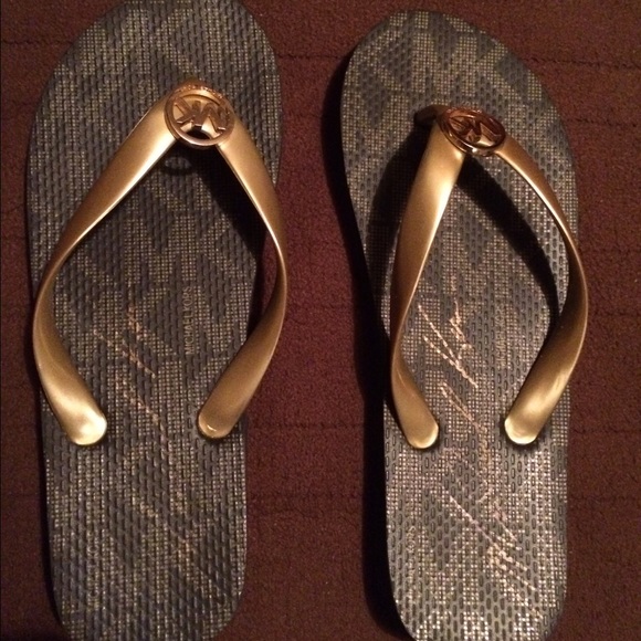 Michael Kors flip flops size 8