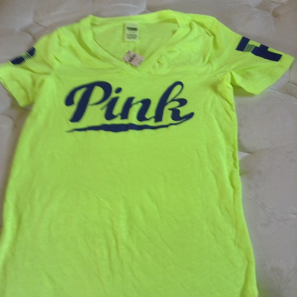 NWT VS PINK VNECK