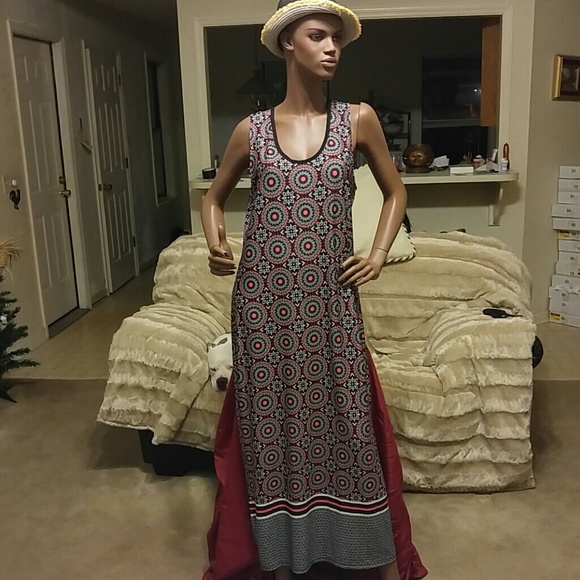 Never worn, outstanding patterns on this easy to