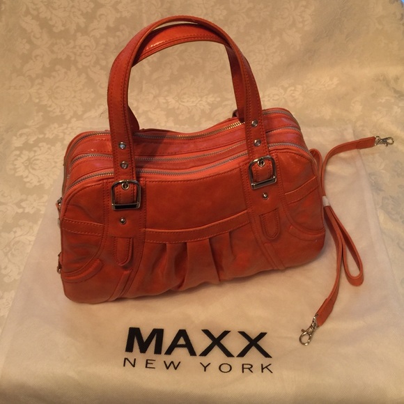 MAXX New York Leather handbag