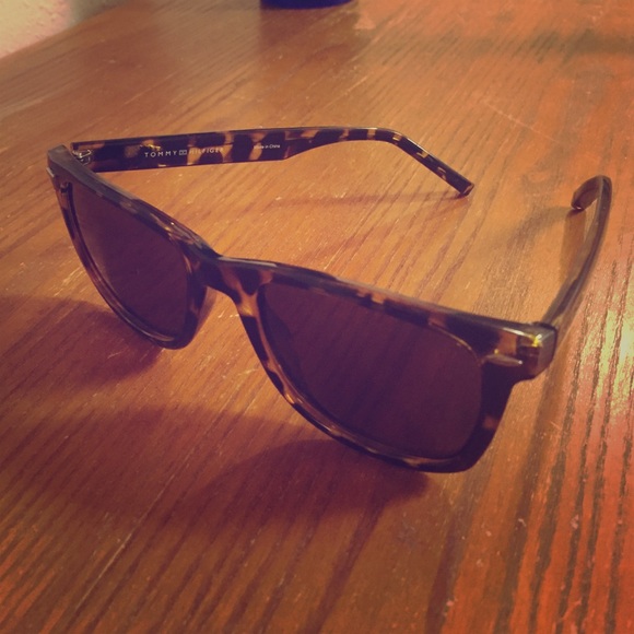 Tommy Hilfiger Wayfarer Sunglasses
