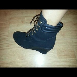 Blue or black wedge comfy boots sz.8 1/2