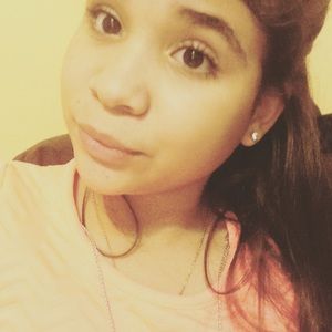 Meet your Posher, Anayeli