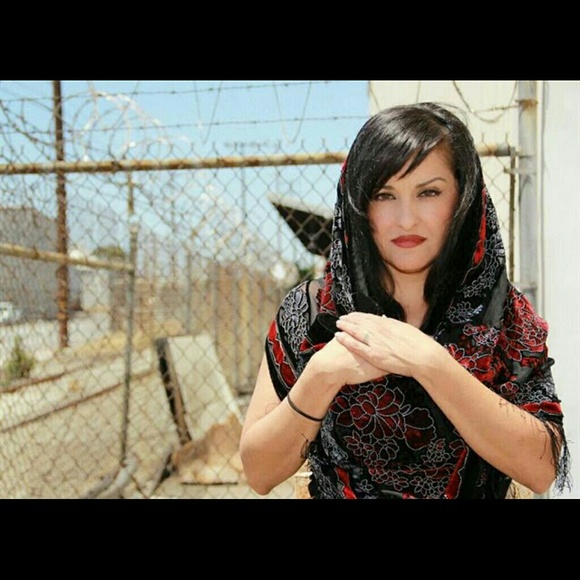 Meet your Posher, Cynthia - Picture 2 of 2